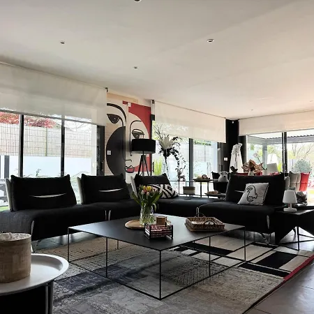 Belle Maison Spacieuse Et Jardin Paysager, Gouesnac'h بيت للعطل *